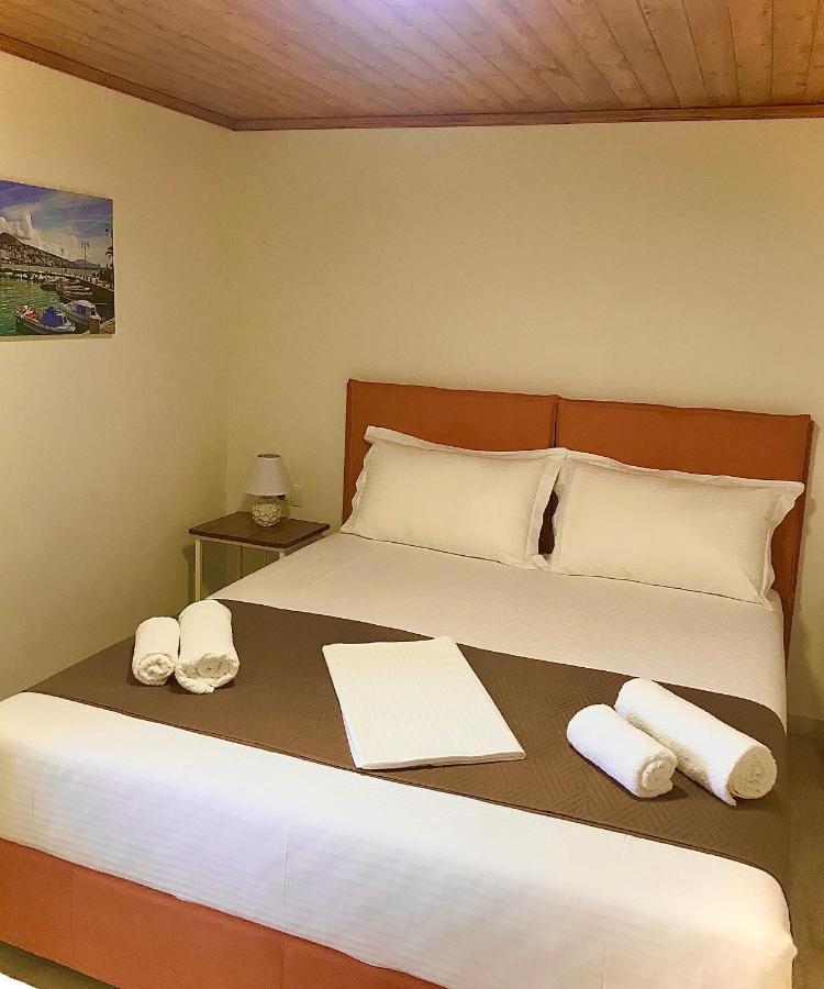 Crown Deluxe Apartments Sarandë Eksteriør bilde