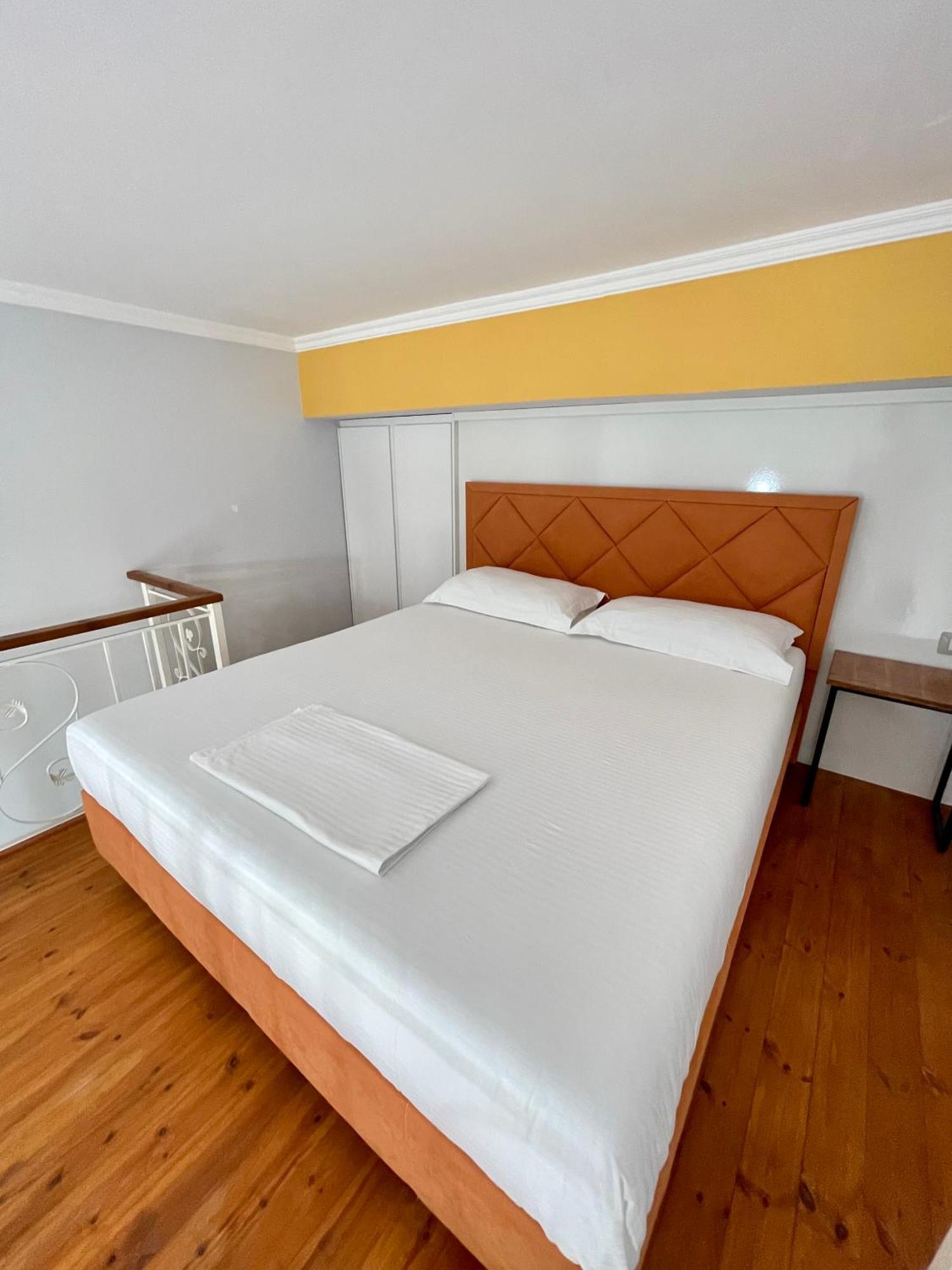 Crown Deluxe Apartments Sarandë Eksteriør bilde