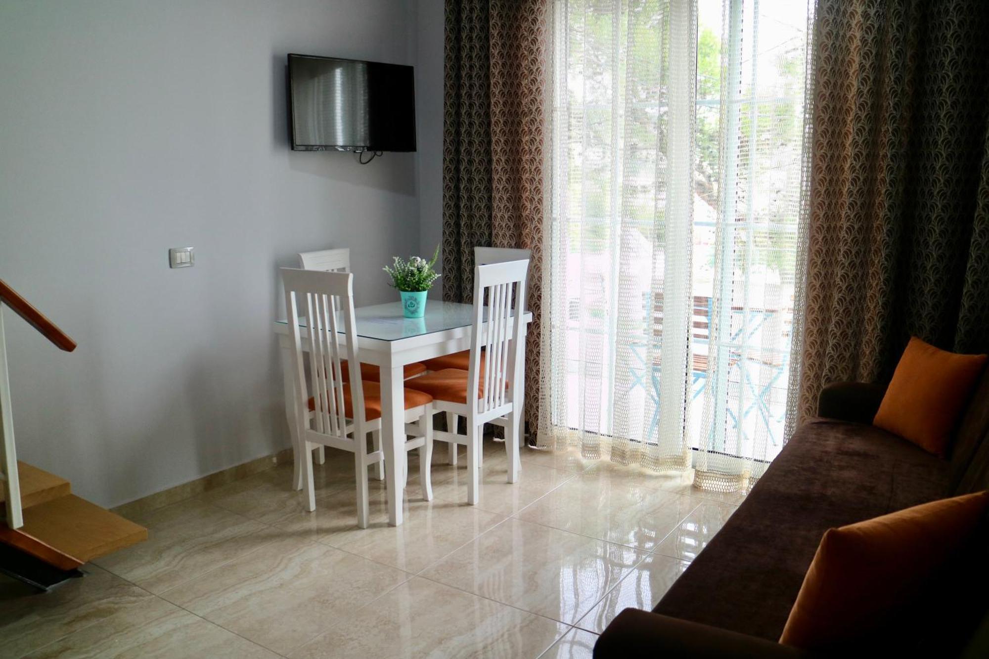 Crown Deluxe Apartments Sarandë Eksteriør bilde