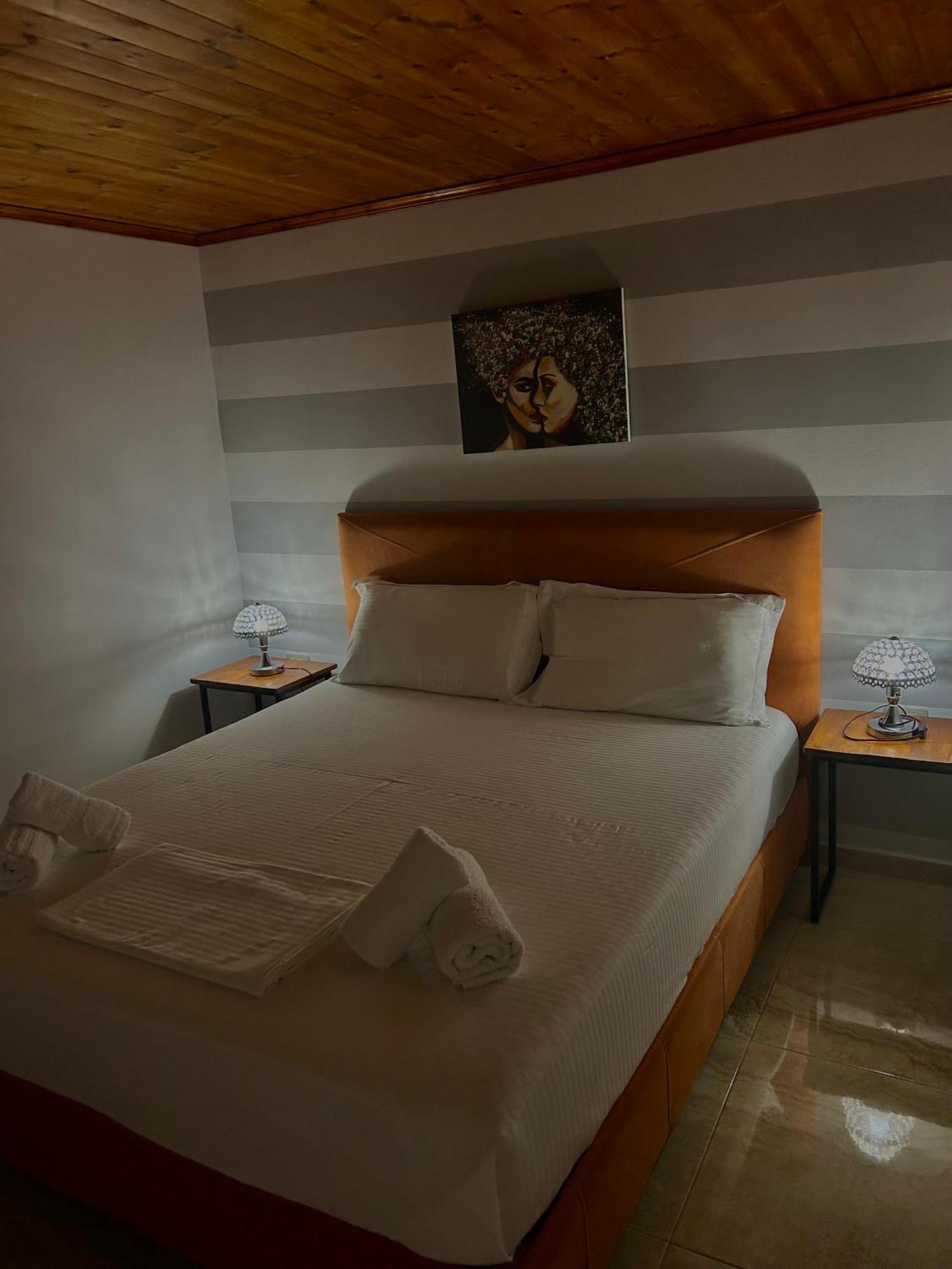 Crown Deluxe Apartments Sarandë Eksteriør bilde