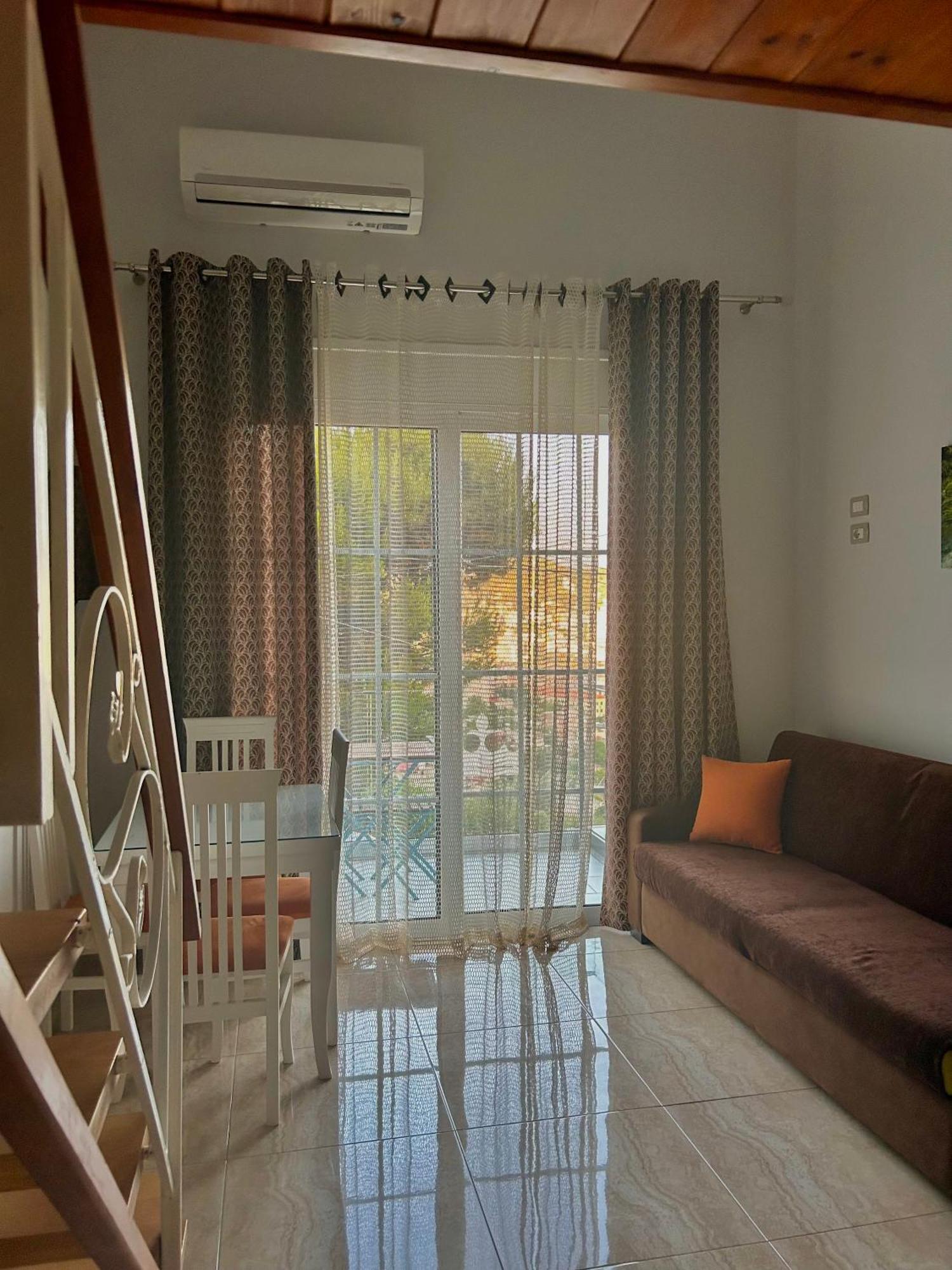 Crown Deluxe Apartments Sarandë Eksteriør bilde